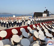 북 "첫 전술핵공격잠수함 건조"…김정은 진수식 참석