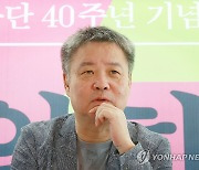 등단 40주년 소감 밝히는 위화 작가