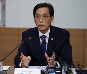 식품·외식업계 간담회 주재하는 한훈 차관