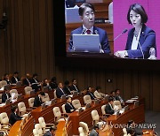 이동관 "국기 흔드는 악의적 사고 내면 존폐 자체 재검토해야"(종합)