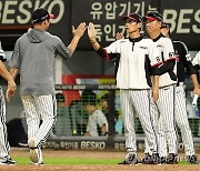 '대권 도전' LG, 70승 선착…2위 kt, 강백호 대타 만루포로 승리(종합)