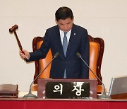 초등학교와 비교 당한 국회…고성과 막말만[국회기자 24시]