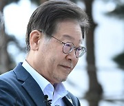 '대북 송금 의혹' 관련 검찰 출석하는 이재명 더불어민주당 대표