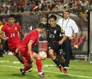 [한국-키르기스스탄]그릴리시처럼 스타킹 반쯤 내린 홍윤상, 귀중한 결승골+환상 개인기로 눈도장 '쾅'