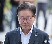 이재명 검찰 출석에 與 “민주투사 코스프레” 野 “정치검찰의 악행”