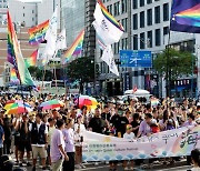 인천 퀴어축제 거리 행진 중 난입…기독교 단체 회원 50대 체포