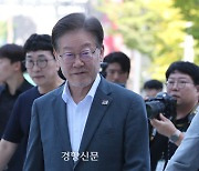 이재명 검찰 출석에 여 “민주투사 코스프레” 야 “정치검찰 악행”