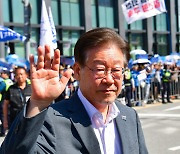 與 “이재명 또 민주투사 코스프레…지은 죄 많아 민생 입에 담을 자격 없어”