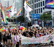 인천 퀴어축제 거리 행진 중 난입한 50대 체포