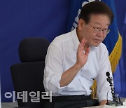 [포토]단식 투쟁 11일차, '손들어 인사하는 이재명 대표'