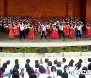 북한 '정권 수립 75돌' 맞아 곳곳서 경축 무도회… "명절 분위기"