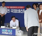 이재명 대표 단식장 방문한 이낙연 전 대표