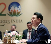 [속보] 윤 대통령, G20서 기시다와 정상회담…한일중 정상회의 개최 호응