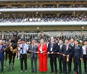 세계적인 일본 경주마 '크라운프라이드' 코리아컵 우승