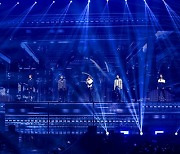 2PM "너무 오래 기다리게 해 미안"...6년 만 콘서트 소회