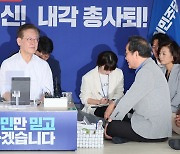 이재명 찾은 이낙연 "이제 단식 거두고 건강 챙겼으면"