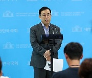 與 박성중 "가짜뉴스로 대선공작···청문회 하자"