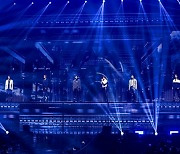 오프닝부터 기립…'데뷔 15주년' 2PM, 여전히 뜨거운 '짐승돌' [엑's 현장]