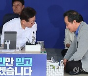 이낙연, 이재명 대표 단식 농성 천막 방문