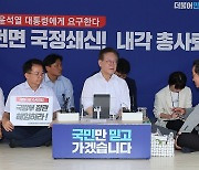 이낙연, 이재명 대표 단식 농성 천막 방문