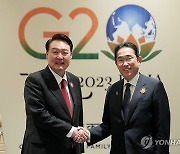 [속보] G20서 한일정상회담…"한일중 정상회의 프로세스 잘 진행하자"