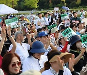 홍범도장군로 걷기대회 참여한 시민들