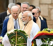 인도 모디, G20 정상들에게 '카디 스카프' 선물…식민 저항운동 상징