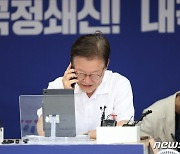 권양숙 여사와 통화 하는 이재명 대표