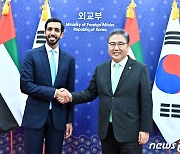 박진, UAE 아프리카 국무장관과 지역 협력 논의