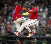 NL MVP 누굴 줘야 하나? "팬들 함성, 소름" vs "그건 나중일, WS 생각뿐", 전문가들도 팽팽