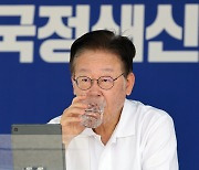 이재명 “국방장관 탄핵 추진”... 정치권 “尹 인사권 제한 의도”