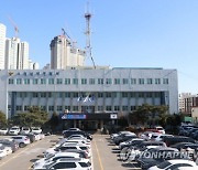 아버지 죽음 인정 못한 50대 아들…차량에 시신 태우고 다녔다