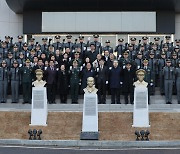 육군사관학교 생도들에게