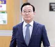 송철호 6년, 황운하 5년 구형…4년 끈 ‘울산 선거개입’ 재판 마무리 수순