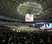 3만여 성도 모여 “민족과 세계 살리는 교회 되겠다”