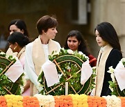 김건희 여사, 인도 韓청년들과 약속지켰다 "활약 기대"