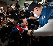 ‘이게 다 윤석열·오세훈 탓’…전장연, 8개월 만에 지하철 시위 재개