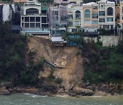 기록적 폭우에 190억원 고급 주택 위태위태…불법 개축으로 피해 입어, 복구에 85억원 예상