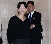 임시완, 패션쇼처럼 등장 [포토엔HD]