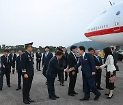 순방 마치고 귀국한 윤석열 대통령