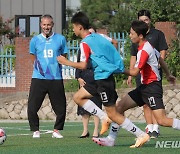 한국 유소년 축구 훈련 지도하는 잠브로타