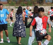 중학교 축구팀 방문한 마시모 오도