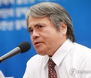 일본작가 메도루마 슌 "천황의 전쟁책임 계속 지적할 것"