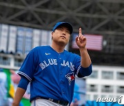 패배는 끔찍한 결말…류현진, 토론토 가을야구 운명 짊어졌다