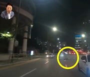 한밤 잠실역 왕복 10차로 대자로 누운 남성…"나 죽고 싶어, 꺼져"[영상]