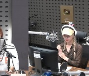 화사 "오랜만에 솔로 컴백, 적응 힘들어"…2년동안 신곡 못 낸 이유?