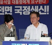 조응천 “이재명 찾아가 눈물흘린 박지현, 초현실적이고 그로테스크”