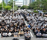 [사설] 교사들의 비극과 좌절, 교권 보호법 신속히 처리하라