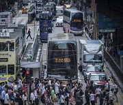 “좋은 교육 받으라”며 12살 아들 홍콩에 버리고 간 30대 中엄마, 집행유예