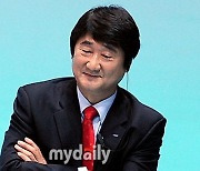 '배구 전설' 신치용, 한국체육산업개발 대표이사 취임…"솔선수범 리더십 발휘할 것"